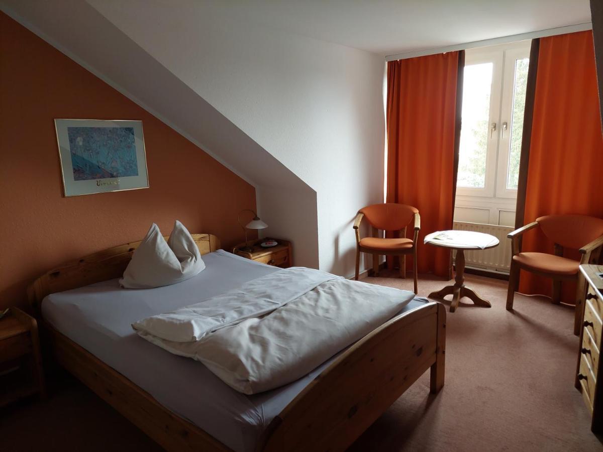 Neustaedter Hof Hotel Garni Нойштадт-ам-Рюбенберге Экстерьер фото