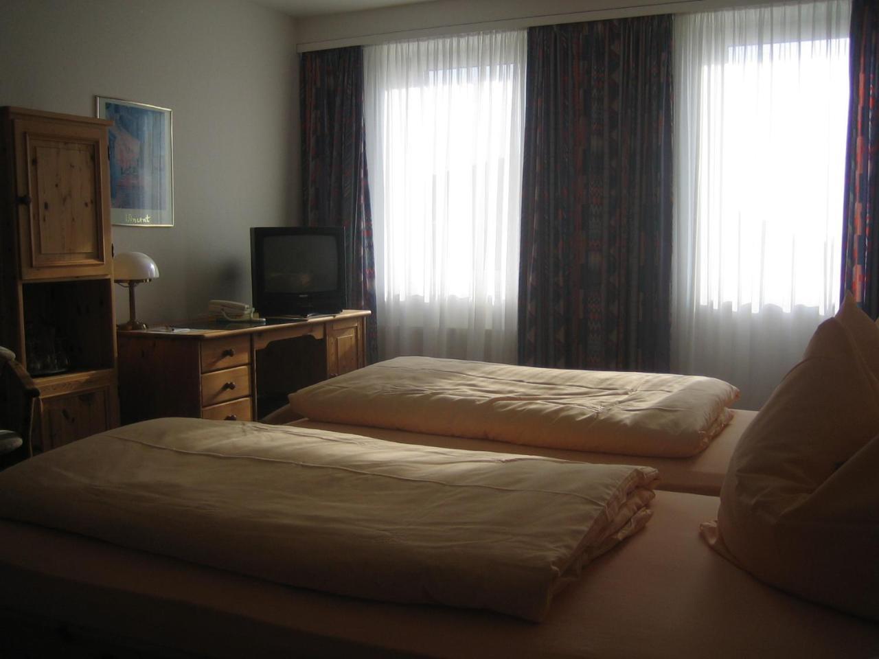 Neustaedter Hof Hotel Garni Нойштадт-ам-Рюбенберге Экстерьер фото