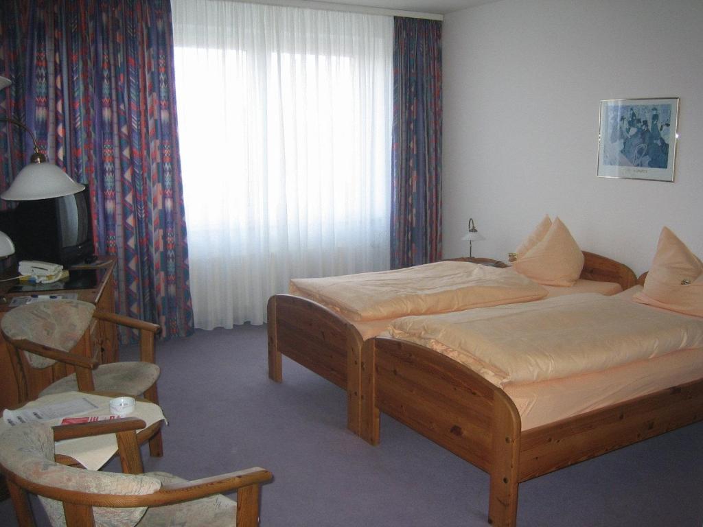 Neustaedter Hof Hotel Garni Нойштадт-ам-Рюбенберге Экстерьер фото